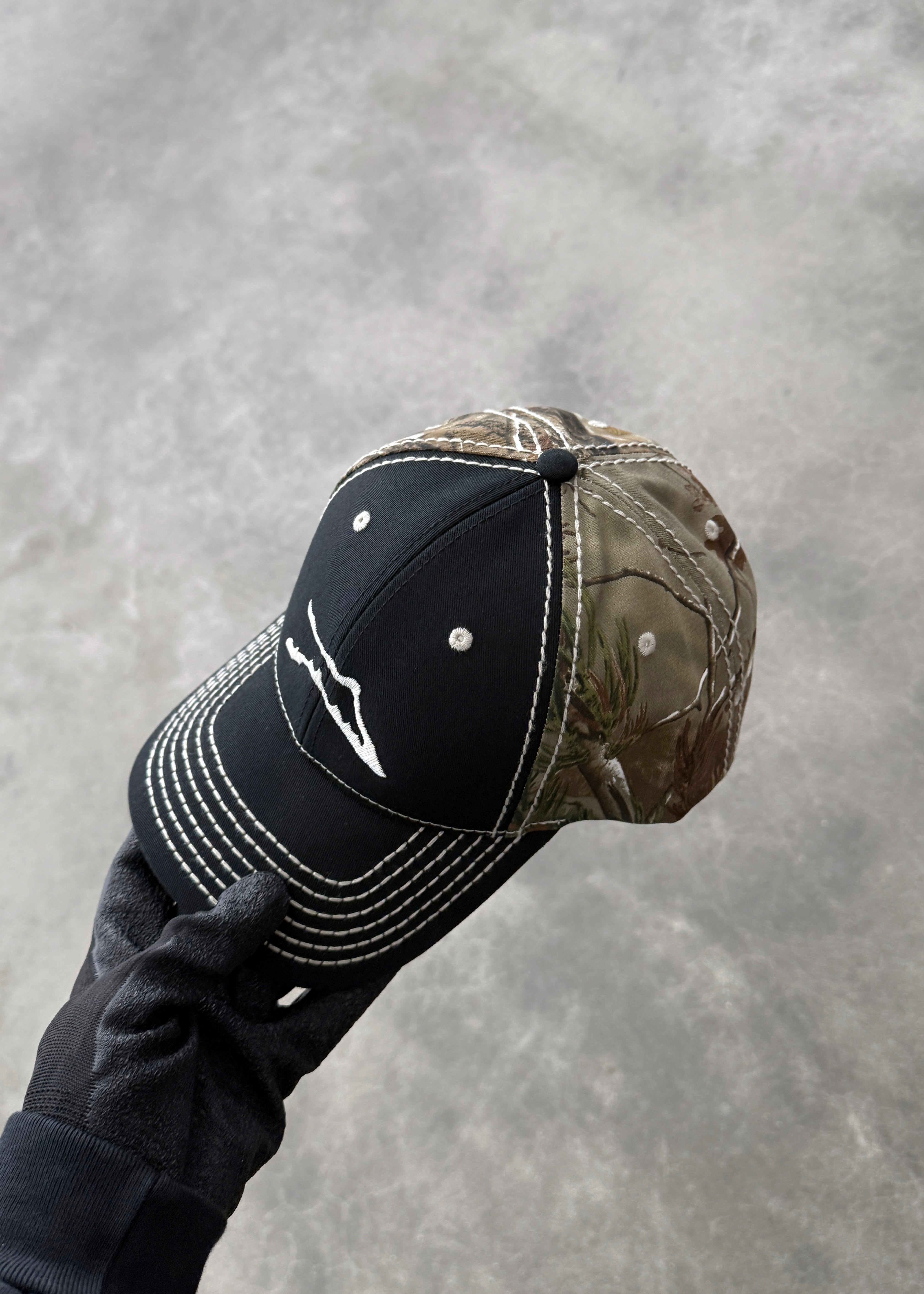 CONTRAST STITCH RANGE CAP - BLACK /  REALTREE® AP