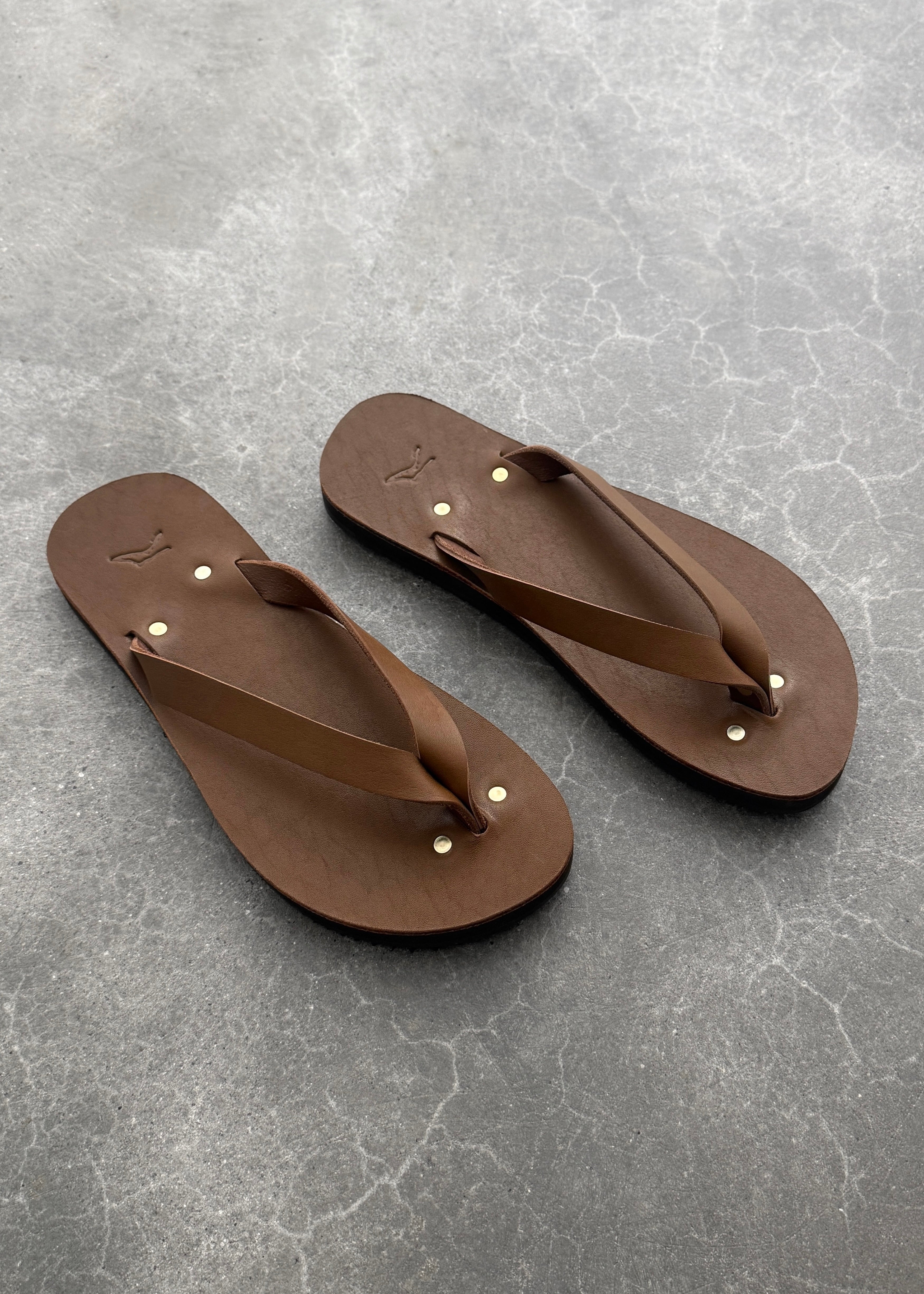 LEATHER FLIP FLOPS - BROWN