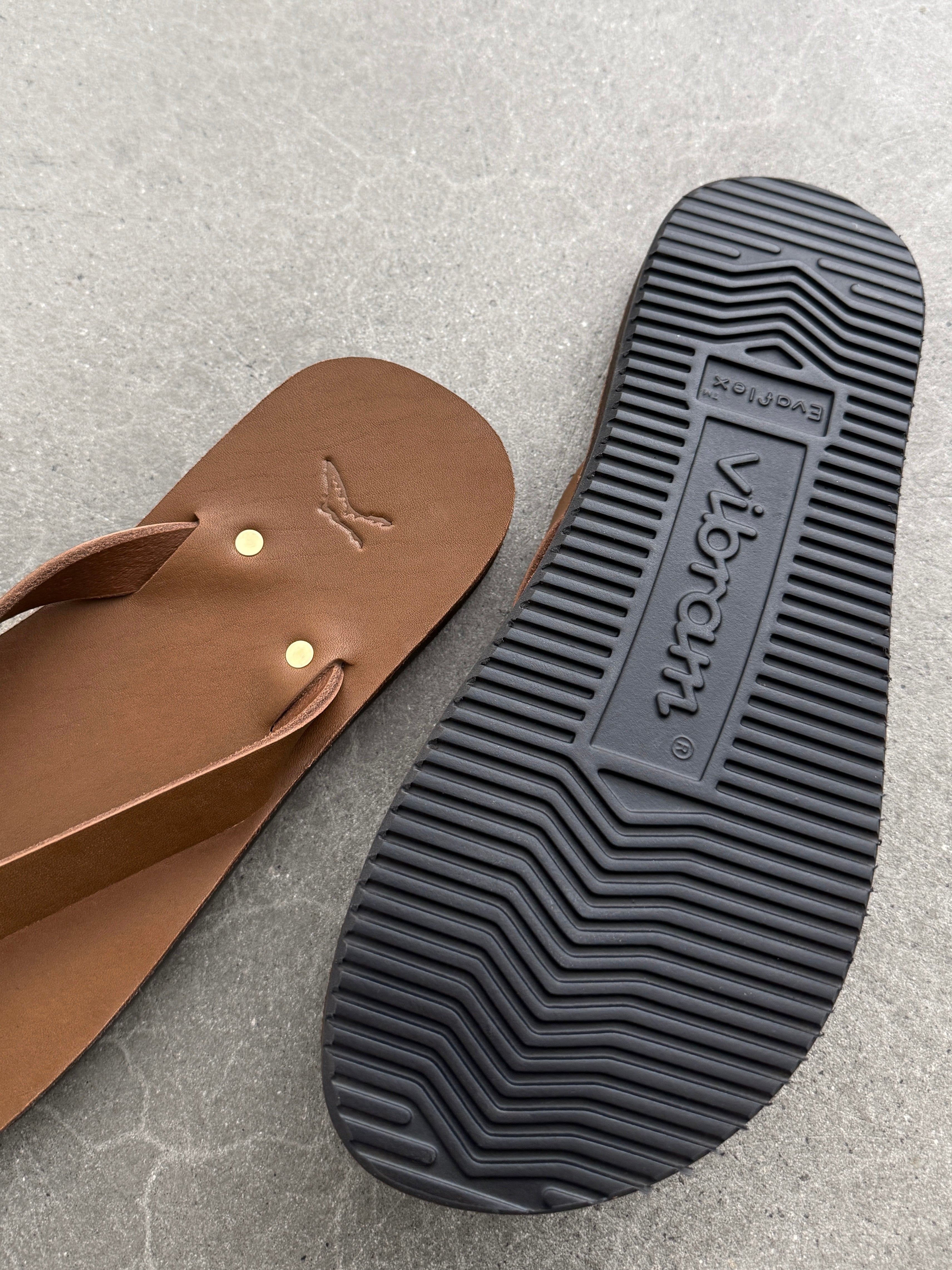 LEATHER FLIP FLOPS - BROWN
