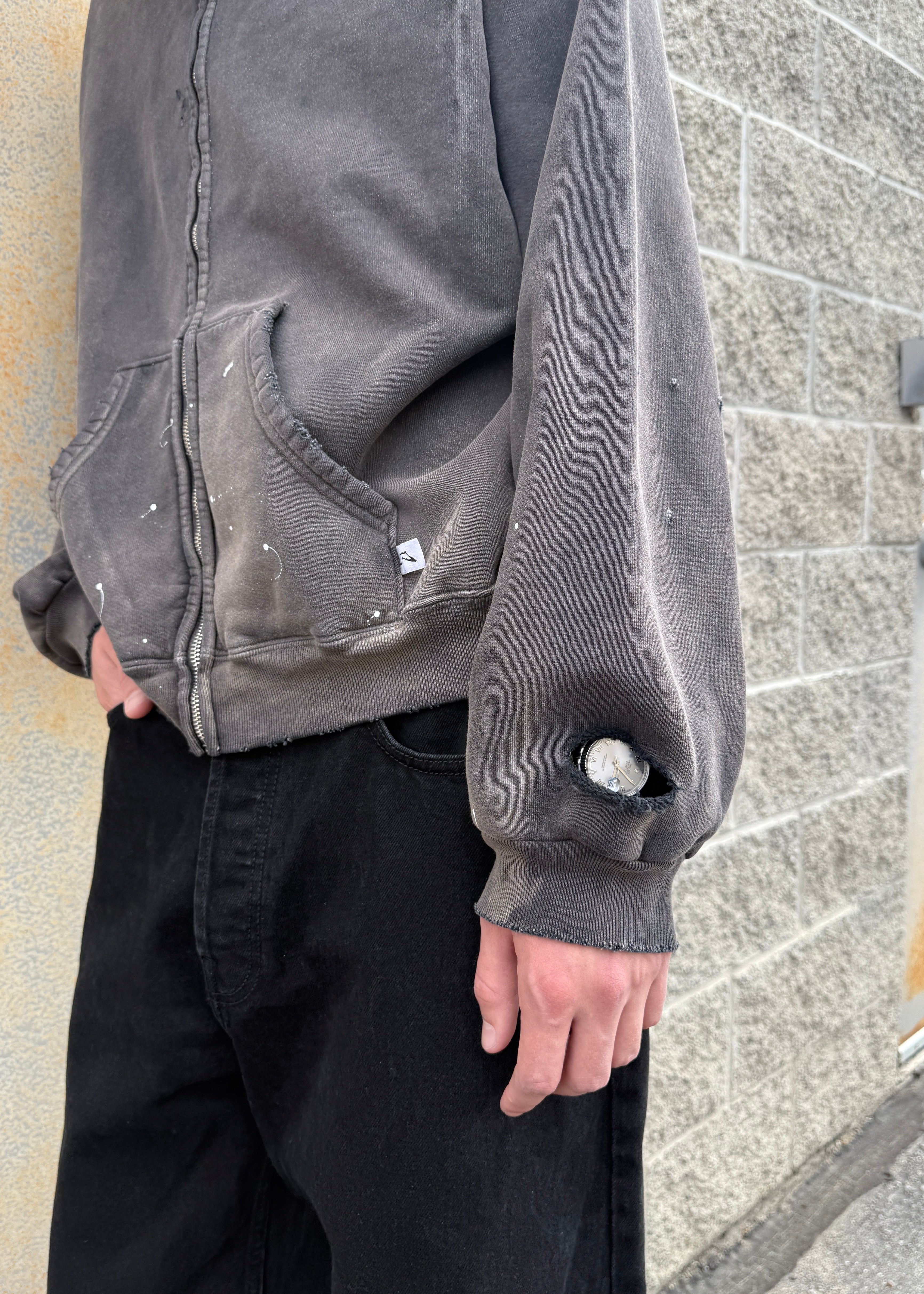 AKIMBO "WATCH-PEEKER" DISTRESSED ZIP UP HOODIE - SUN FADED BLACK