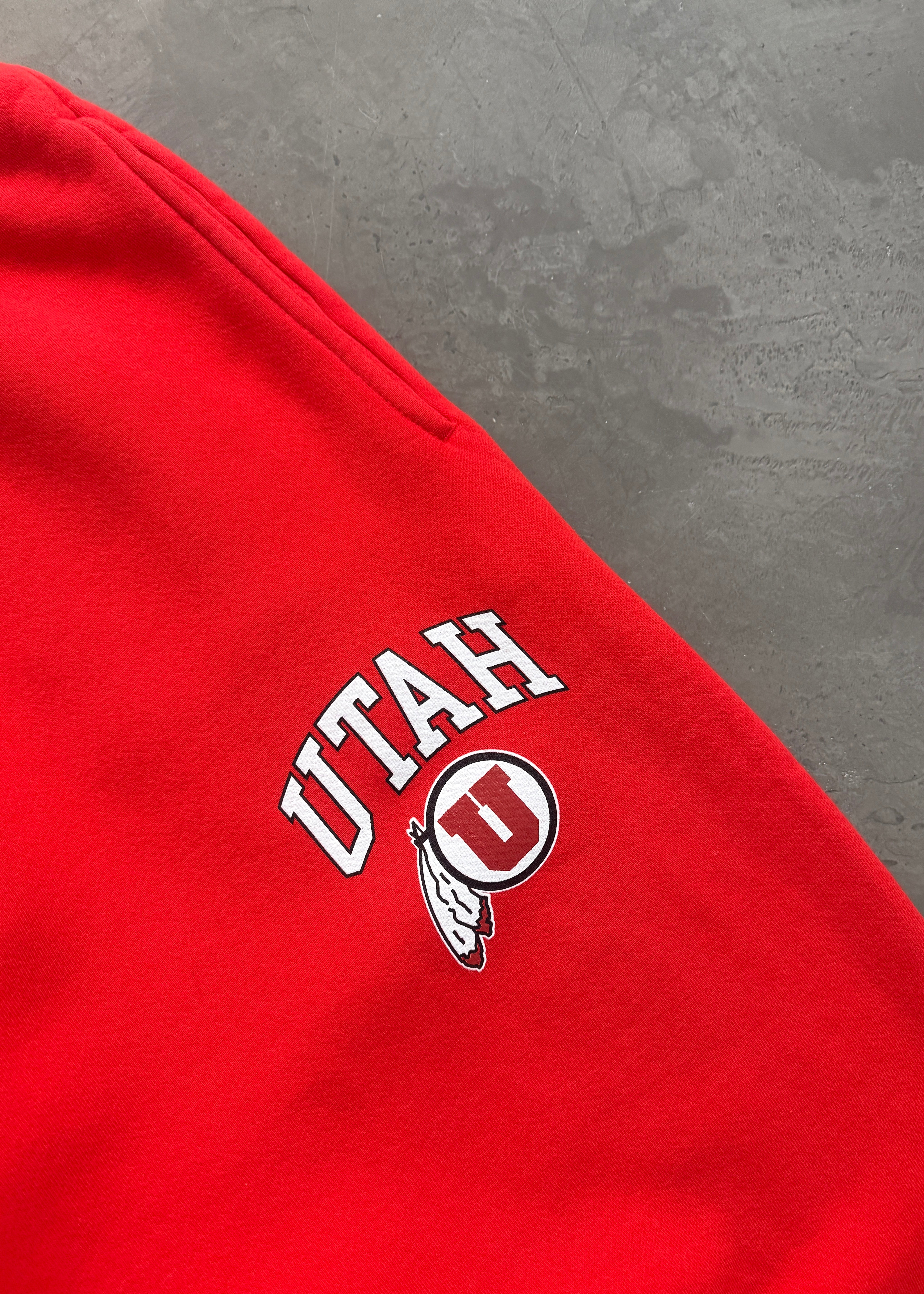 AKIMBO STRAIGHT-LEG SWEATPANTS - UNIVERSITY OF UTAH® STAPLE