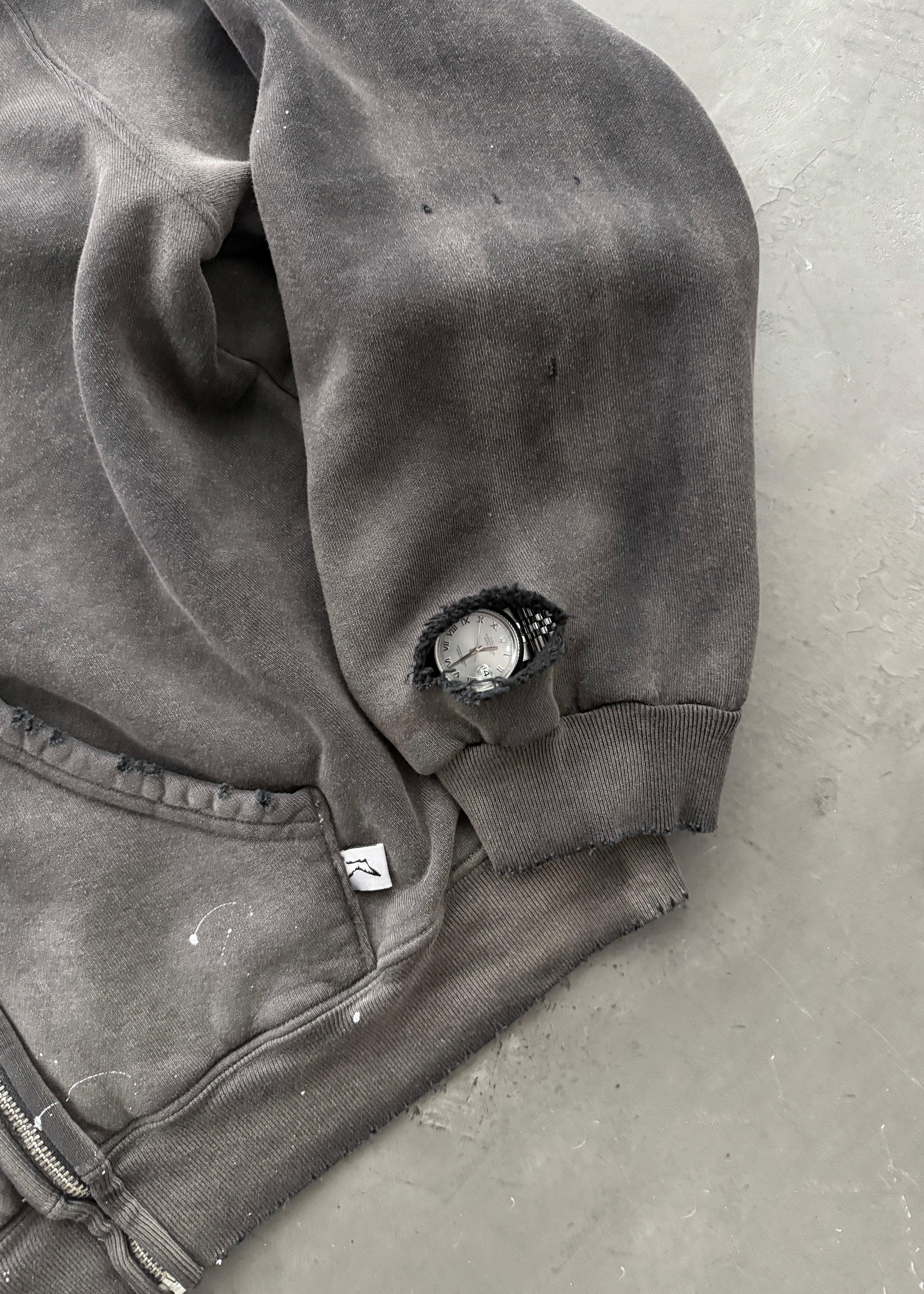 AKIMBO "WATCH-PEEKER" DISTRESSED ZIP UP HOODIE - SUN FADED BLACK