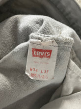 Load image into Gallery viewer, LEVI&#39;S 501 FADED CONCRETE GREY JEANS  - 1980S
