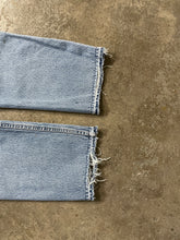 Load image into Gallery viewer, LEVI&#39;S 501 LIGHT WASH DISTRESSED JEANS - 1990S
