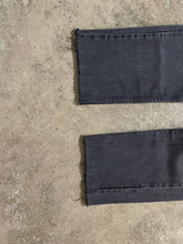 Load image into Gallery viewer, LEVI&#39;S 501 FADED BLACK RAW HEM JEANS - 1990S
