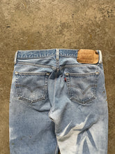 Load image into Gallery viewer, SUN FADED LEVI&#39;S 501XX LIGHT BLUE JEANS - 1990S
