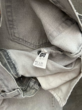 Load image into Gallery viewer, LEVI’S 501 FADED CEMENT GREY JEANS - 1990S
