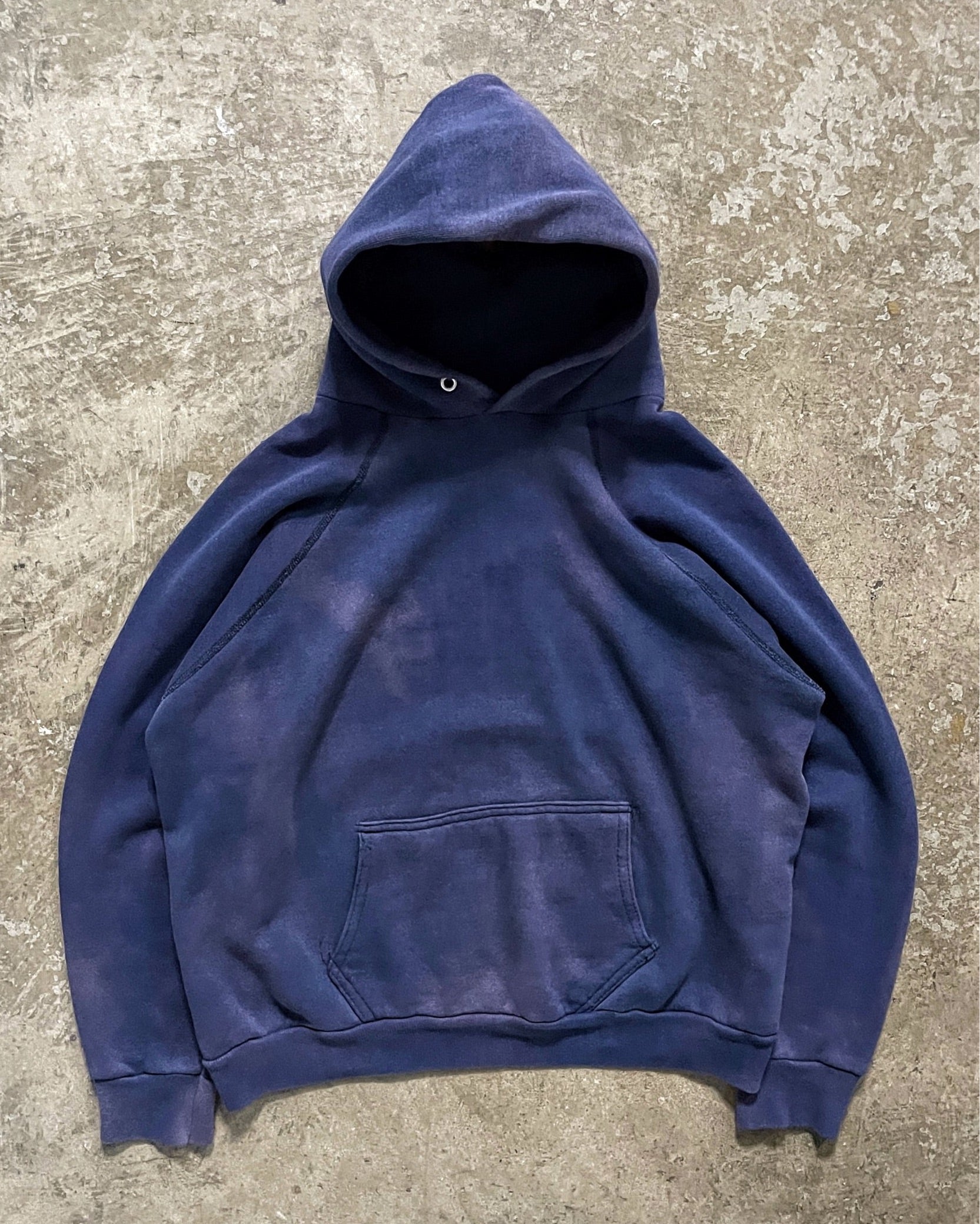 SUN FADED NAVY BLUE RAGLAN HOODIE - 1980S – AKIMBO CLUB