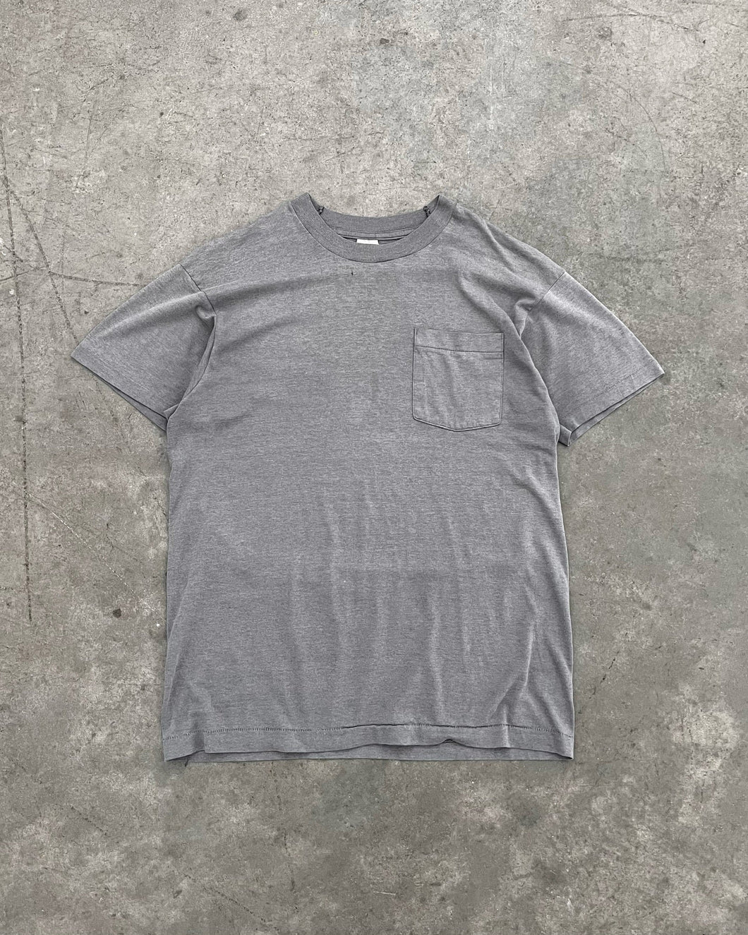 SUN FADED CEMENT GREY SINGLE STITCHED POCKET TEE - 1980S