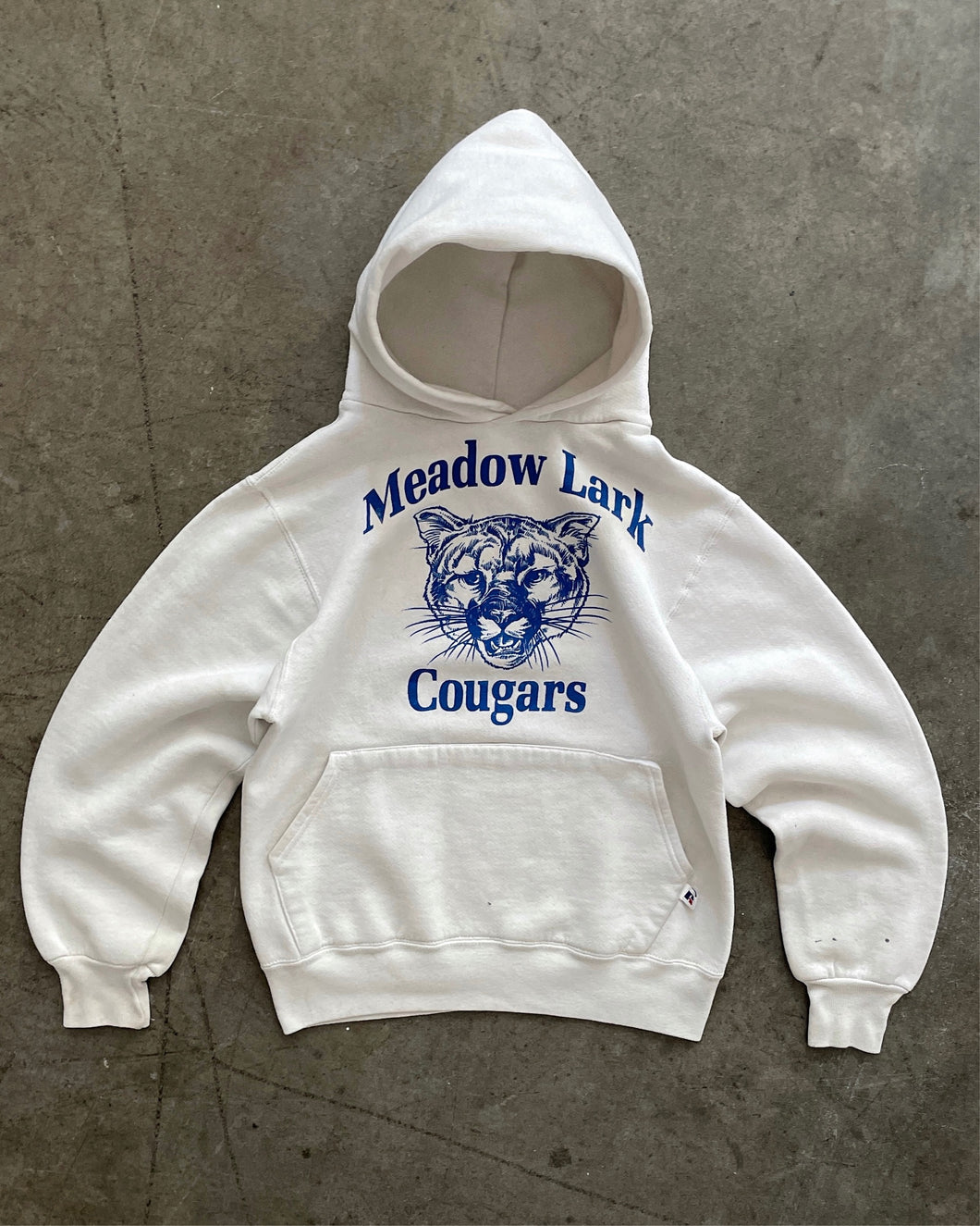 “MEADOW LARK COUGARS” WHITE RUSSELL HOODIE - 1990S