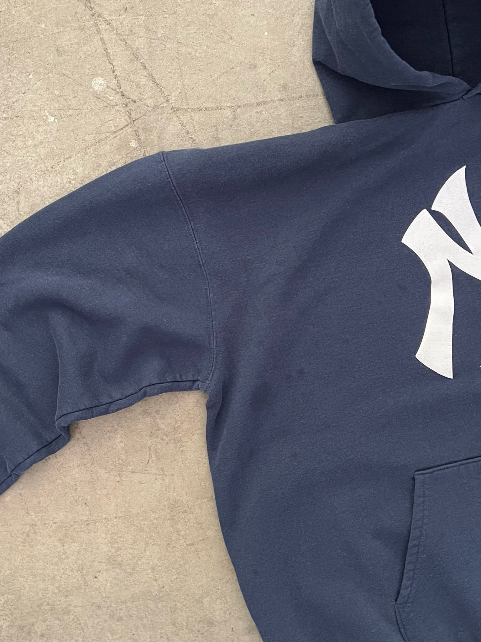 BUILT BY [new york] LES-GRAND Navy Oversized Hoodie – [ bŏdikōd ]