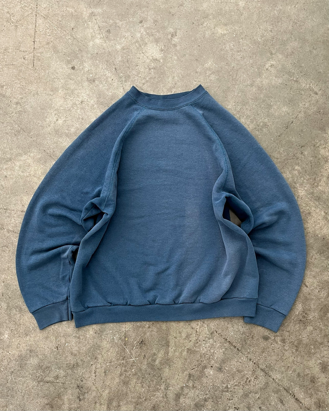 SUN FADED SLATE BLUE RAGLAN SWEATSHIRT - 1990S