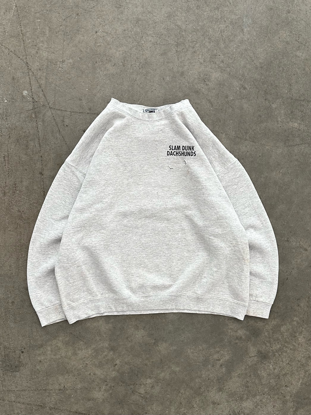 “SLAM DUNK DACHSHUNDS” SWEATSHIRT - 1990S