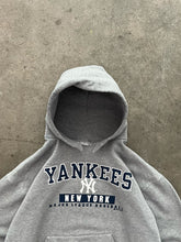 Load image into Gallery viewer, HEATHER GREY “NEW YORK YANKEES” RUSSELL HOODIE - 1990S
